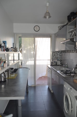 Micro-ondes, four, plaque de cuisson, lave-vaisselle