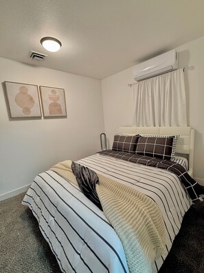 1 室のベッドルーム、WiFi (無料)、ベッドシーツ