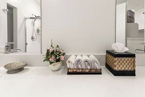 Shower, bidet, towels, soap - 3 Bedrooms 3 Baths New Build House In Chandler W/ Community Pool & Hot Tub (Chandler)