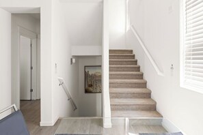 Interior - 3 Bedrooms 3 Baths New Build House In Chandler W/ Community Pool & Hot Tub (Chandler)