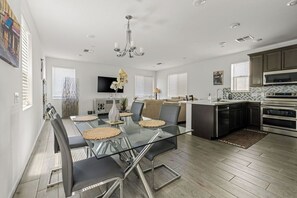 Dining - 3 Bedrooms 3 Baths New Build House In Chandler W/ Community Pool & Hot Tub (Chandler)