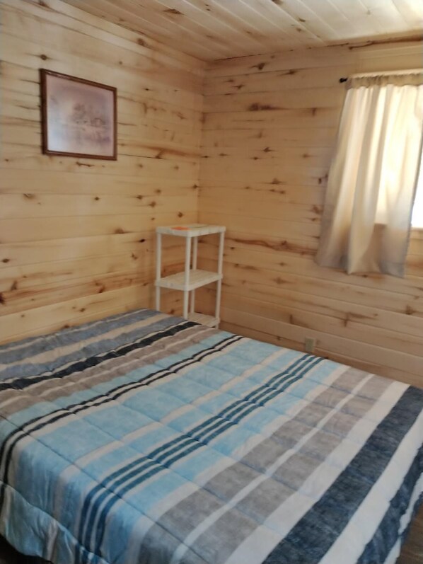 1 bedroom, bed sheets