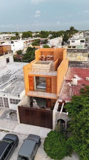 المنشأة من الخارج