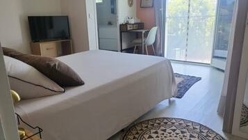 1 slaapkamer, een strijkplank/strijkijzer, wifi, beddengoed