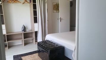 1 slaapkamer, een strijkplank/strijkijzer, wifi, beddengoed