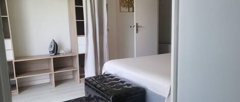 1 soverom, strykejern/-brett, wi-fi og sengetøy