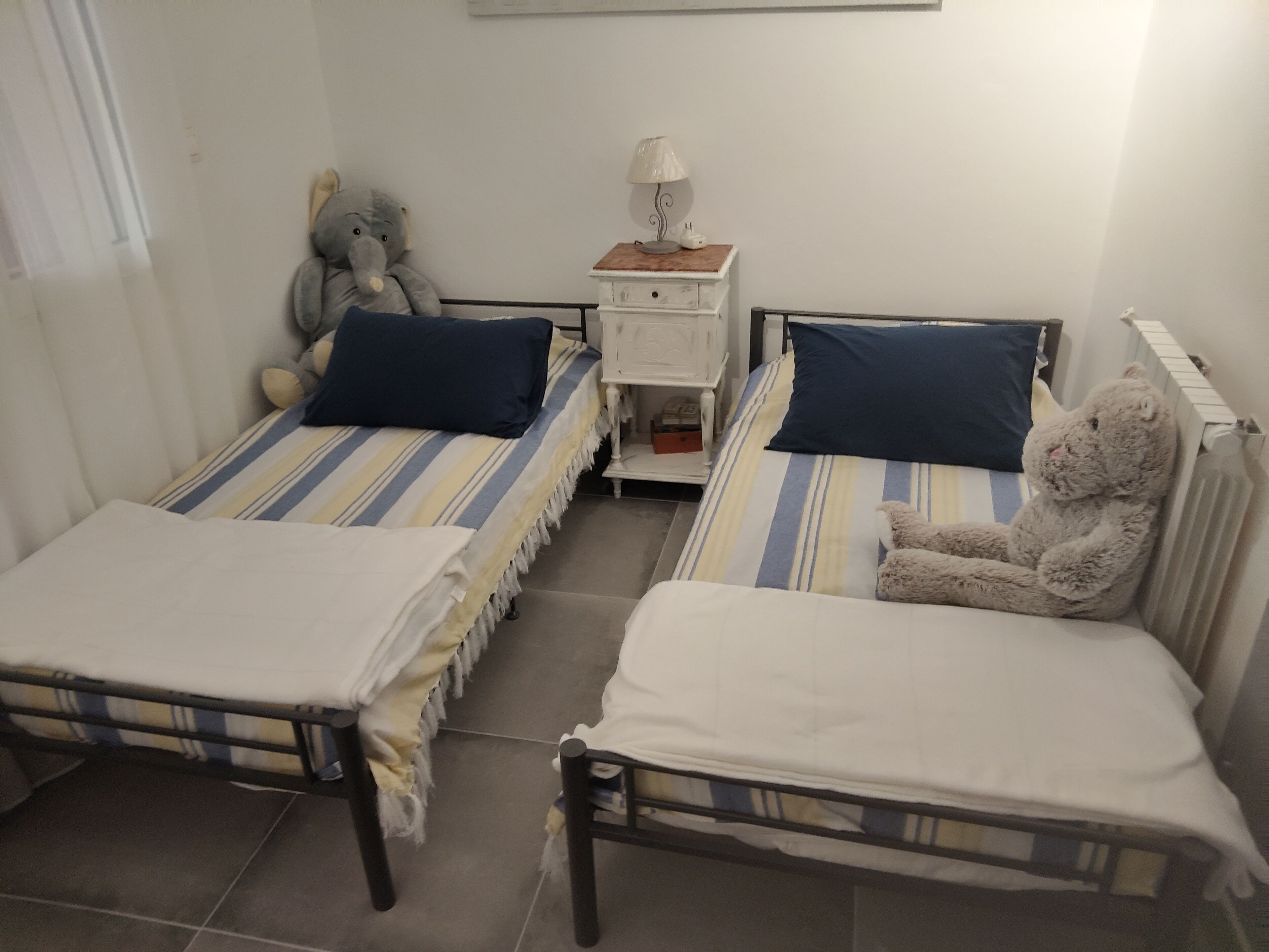 3 bedrooms, desk, iron/ironing board, travel cot