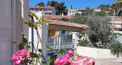 First floor apartment in a villa with terraces and swimming pool