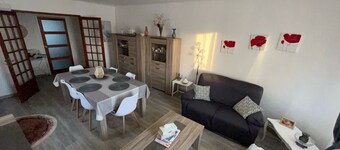 First floor apartment in a villa with terraces and swimming pool