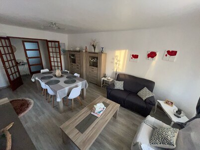 First floor apartment in a villa with terraces and swimming pool