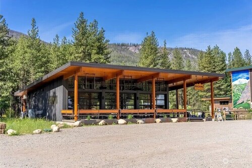 2 Rustic 1-bedroom cabins w/outhouse and external shower Mazama