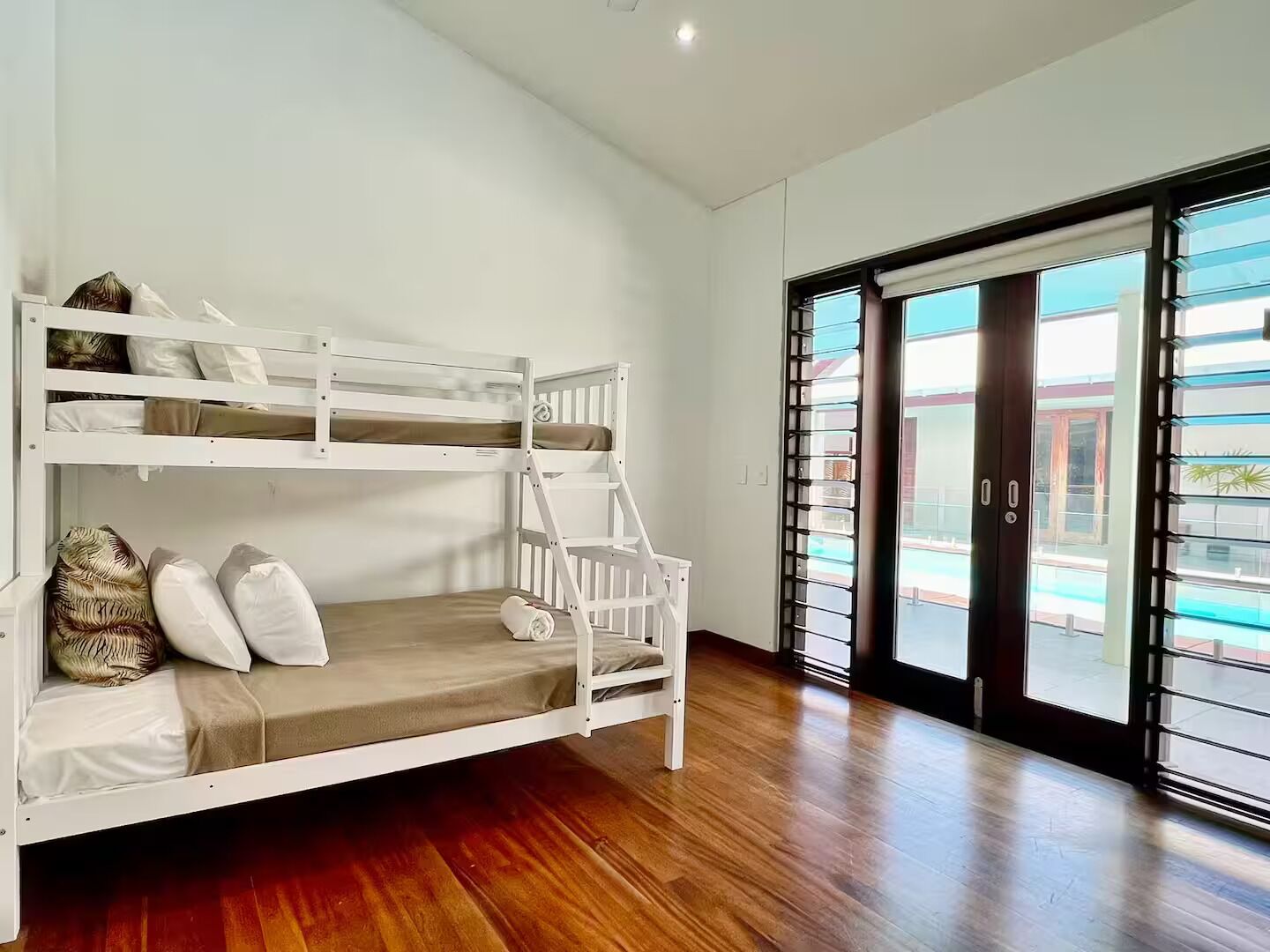 4 chambres, fer et planche à repasser, Wi-Fi, draps fournis