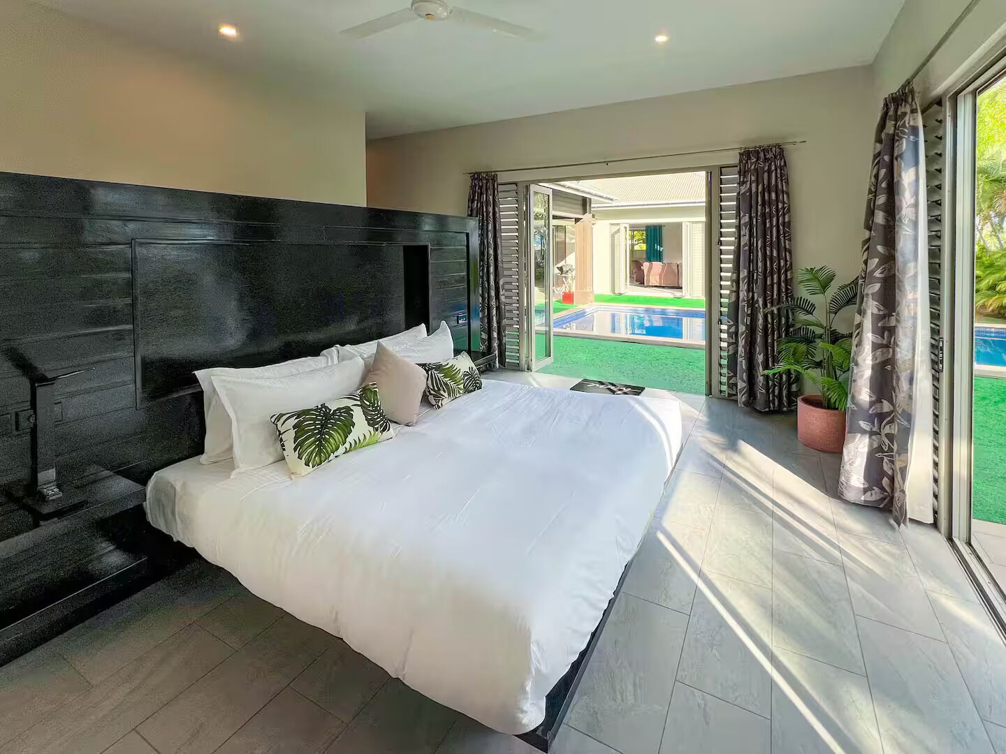 4 bedrooms, iron/ironing board, WiFi