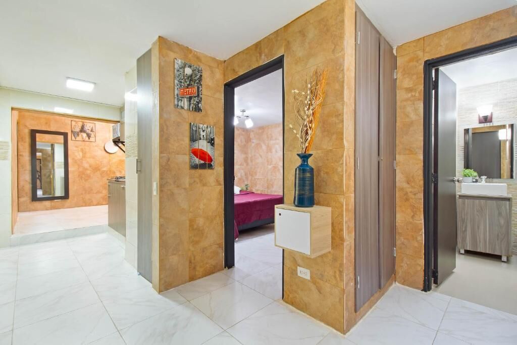 5 habitaciones, tabla de planchar con plancha y wifi gratis 