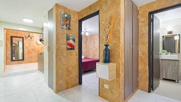 5 habitaciones, tabla de planchar con plancha y wifi gratis