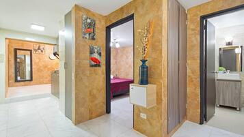 5 bedrooms, iron/ironing board, free WiFi, bed sheets