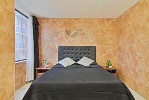 5 Schlafzimmer, Zimmersafe, Bügeleisen/Bügelbrett, kostenloses WLAN
