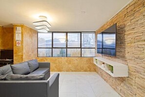 Imagen sin descripción, 2 de 33, botón