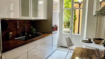 KylskÄp, mikrovÄgsugn, ugn och spishÀll