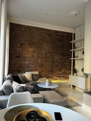 Smart TV - Cozy turn-of-the-century apartment in Vasastan (Stockholms län)