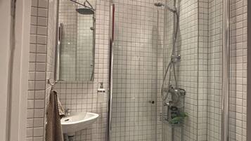 Handdukar, tvÄl och toalettpapper