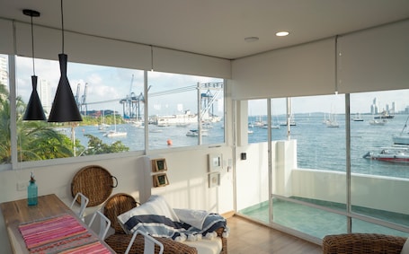 Deluxe-Studio, Buchtblick | Laptopgeeigneter Arbeitsplatz, kostenloses WLAN