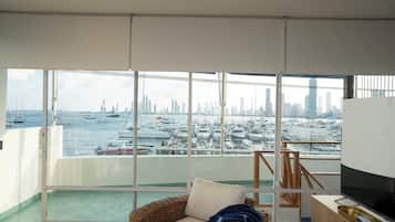 Estudio Deluxe, vista a la bahía | Vista del balcón