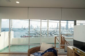Estudio Deluxe, vista a la bahía | Vista del balcón