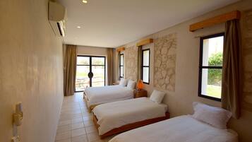 4 bedrooms, iron/ironing board, WiFi, bed sheets