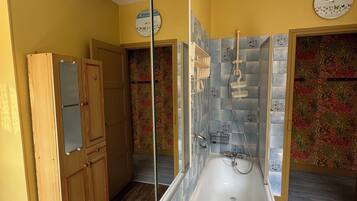 Sèche-cheveux, papier toilette