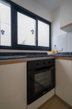 Micro-ondes, four, plaque de cuisson