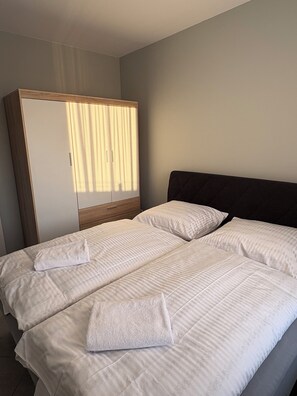 1 chambre, fer et planche à repasser, Wi-Fi, draps fournis