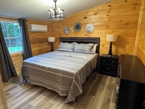 WiFi, bed sheets - Cozy 2-bedroom cabinesque in charming East Bernstadt with WiFi, AC (East Bernstadt)