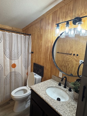 Bathroom - Cozy 2-bedroom cabinesque in charming East Bernstadt with WiFi, AC (East Bernstadt)