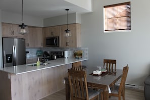 Dining - Magnificent view top floor condo (Sun Peaks)