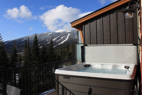 Magnificent view top floor condo