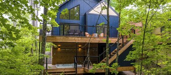 The Bellevue in Portneuf / Private SPA, 65” TV, Sonos, Pool, Sauna, Billiards