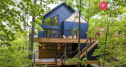 The Bellevue in Portneuf / Private SPA, 65â TV, Sonos, Pool, Sauna, Billiards