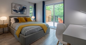 3 chambres, bureau, fer et planche Ă repasser, lit parapluie