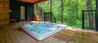 The Bellevue in Portneuf / Private SPA, 65” TV, Sonos, Pool, Sauna, Billiards