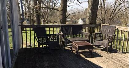 ‘Edith’ Carriage House Getaway - Hamburg/I-75!