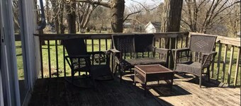 ‘Edith’ Carriage House Getaway - Hamburg/I-75!