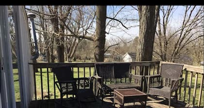 ‘Edith’ Carriage House Getaway - Hamburg/I-75!