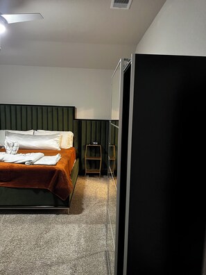 3 chambres, fer et planche à repasser, Wi-Fi, draps fournis