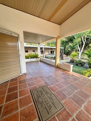 A covered patio area with a tiled floor and a welcome mat. - 3-bedroom house in terrific Coronado Beach with WiFi, AC, BBQ area (Las Lajas)