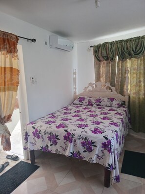 1 habitación, tabla de planchar con plancha, wifi y ropa de cama 