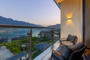 Chambre Deluxe, 1 très grand lit, non-fumeur, vue fleuve