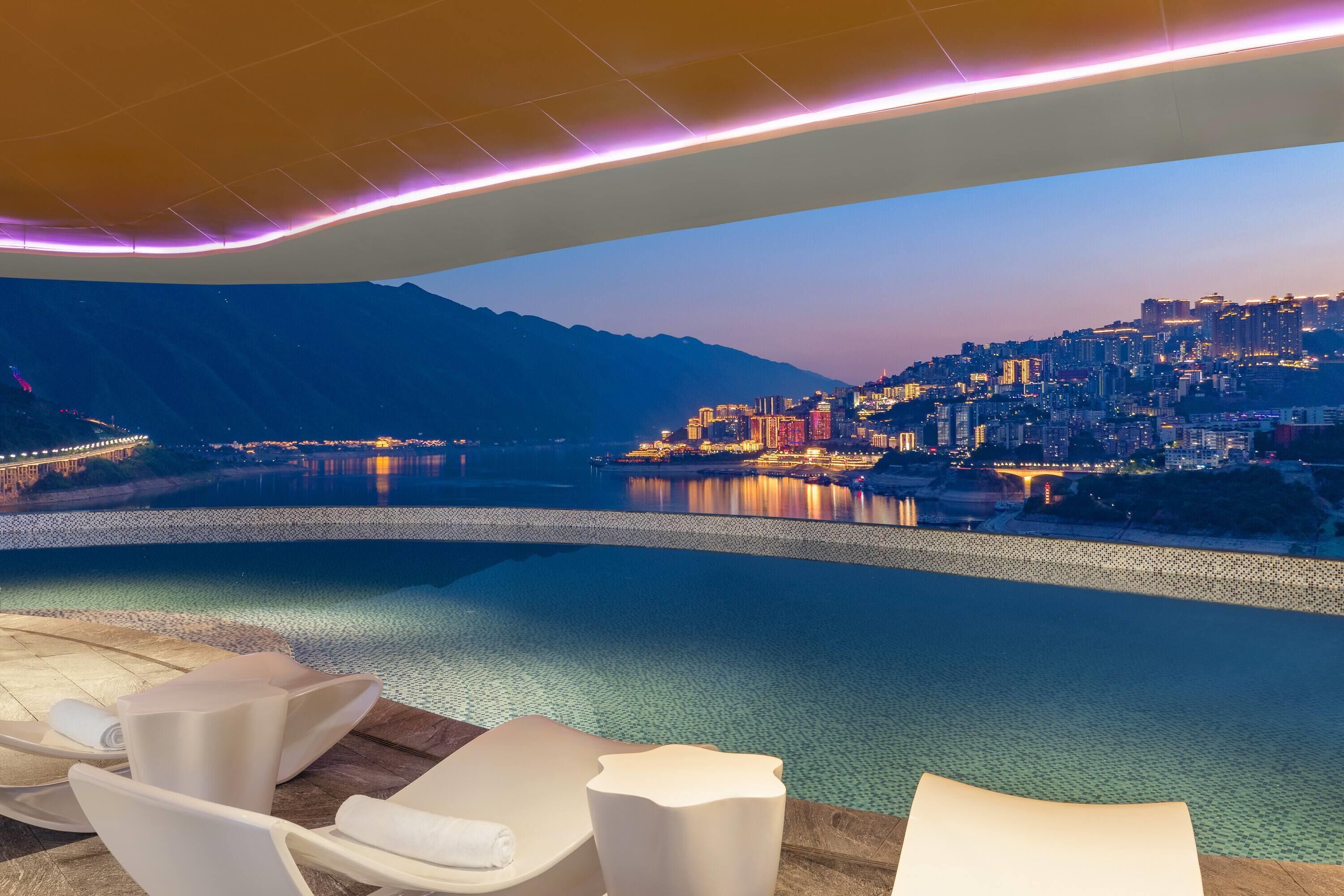 Hồ bơi ngoài trời 