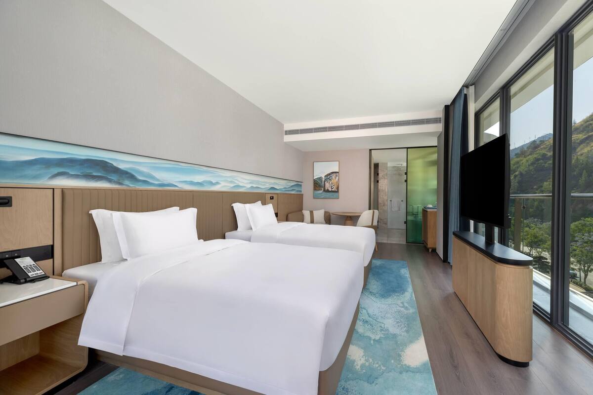 Deluxe Room, 2 Single Beds, Non Smoking, City View | In-room safe, blackout curtains, iron/ironing board, free WiFi