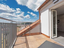 Suíte, varanda, vista para a cidade | Terraço/pátio
